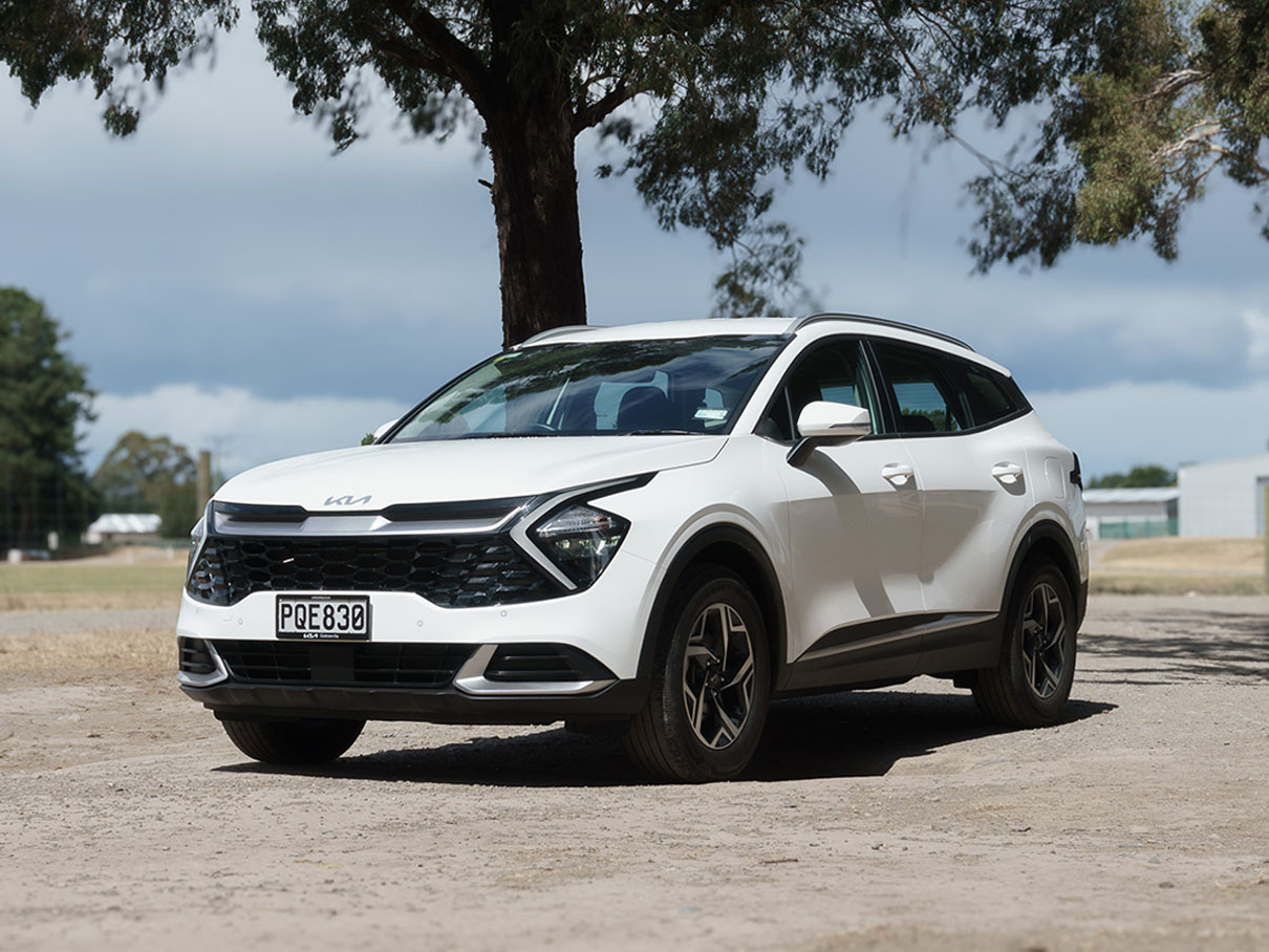 The 2024 Kia Sportage in White